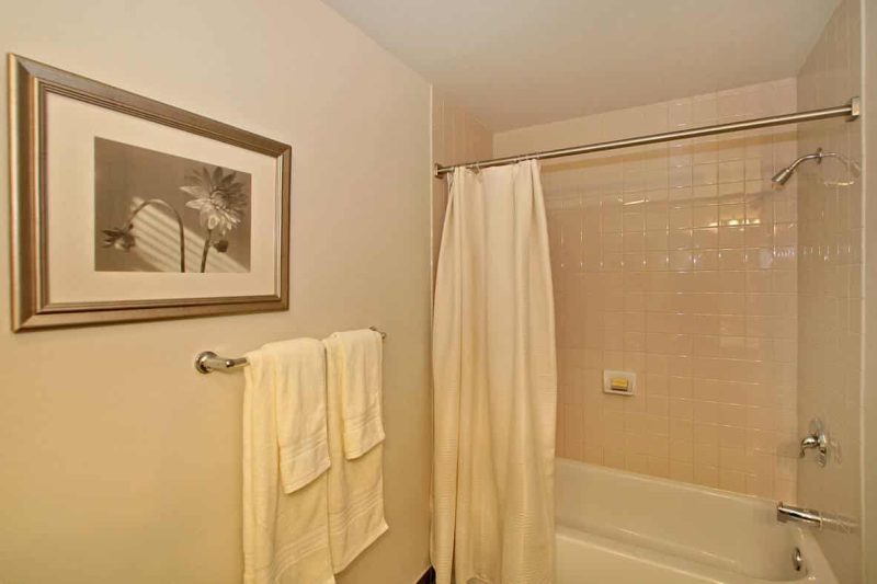 Bathroom with Shower/Tub Combo