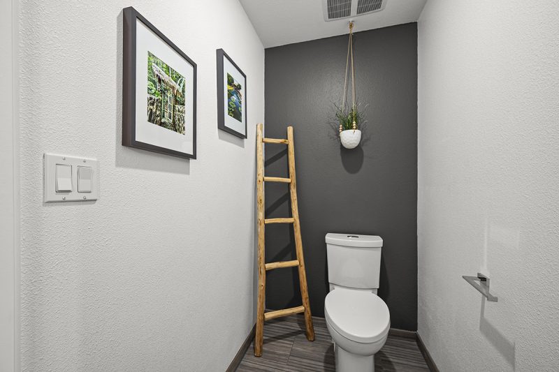 View of the full bathroom.