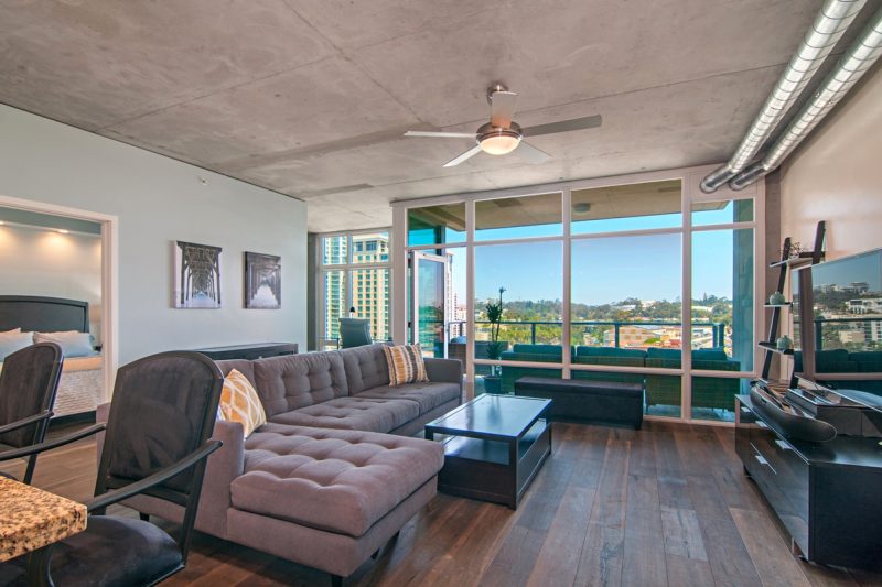 Great natural light in this unit from floor-to-ceiling windows.