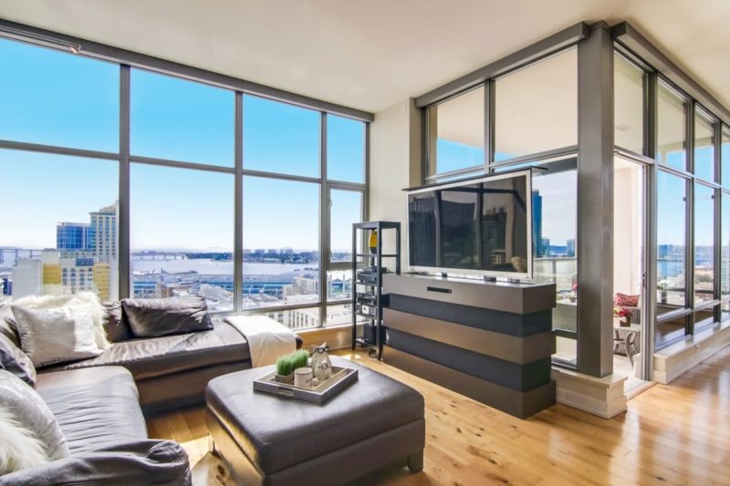 Tons of natural light in this 19th floor condo.