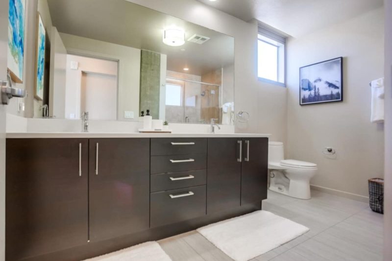 Expansive double sink vanity in the master bathroom.
